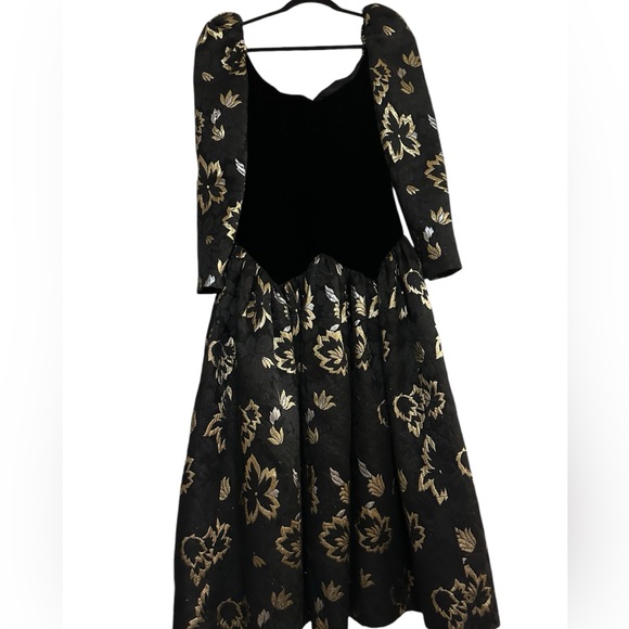 Victor Costa Dresses & Skirts - Víctor Costa   Dress Size 6
